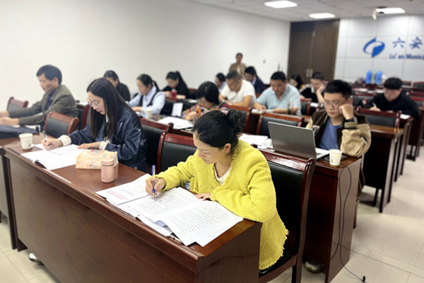 变动情况抽样调查业务培训会,市统计局党组成员,副局长孙益民出席并